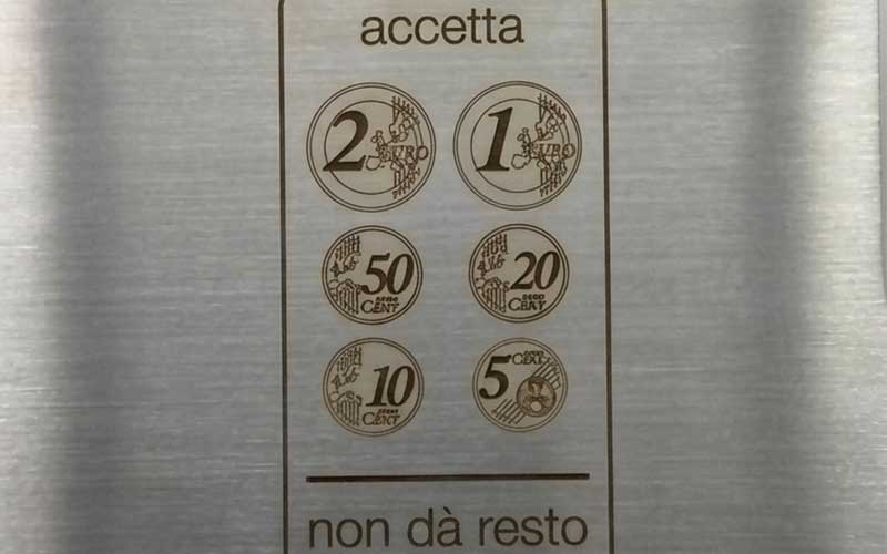 dettaglio incisione acciaio satinato